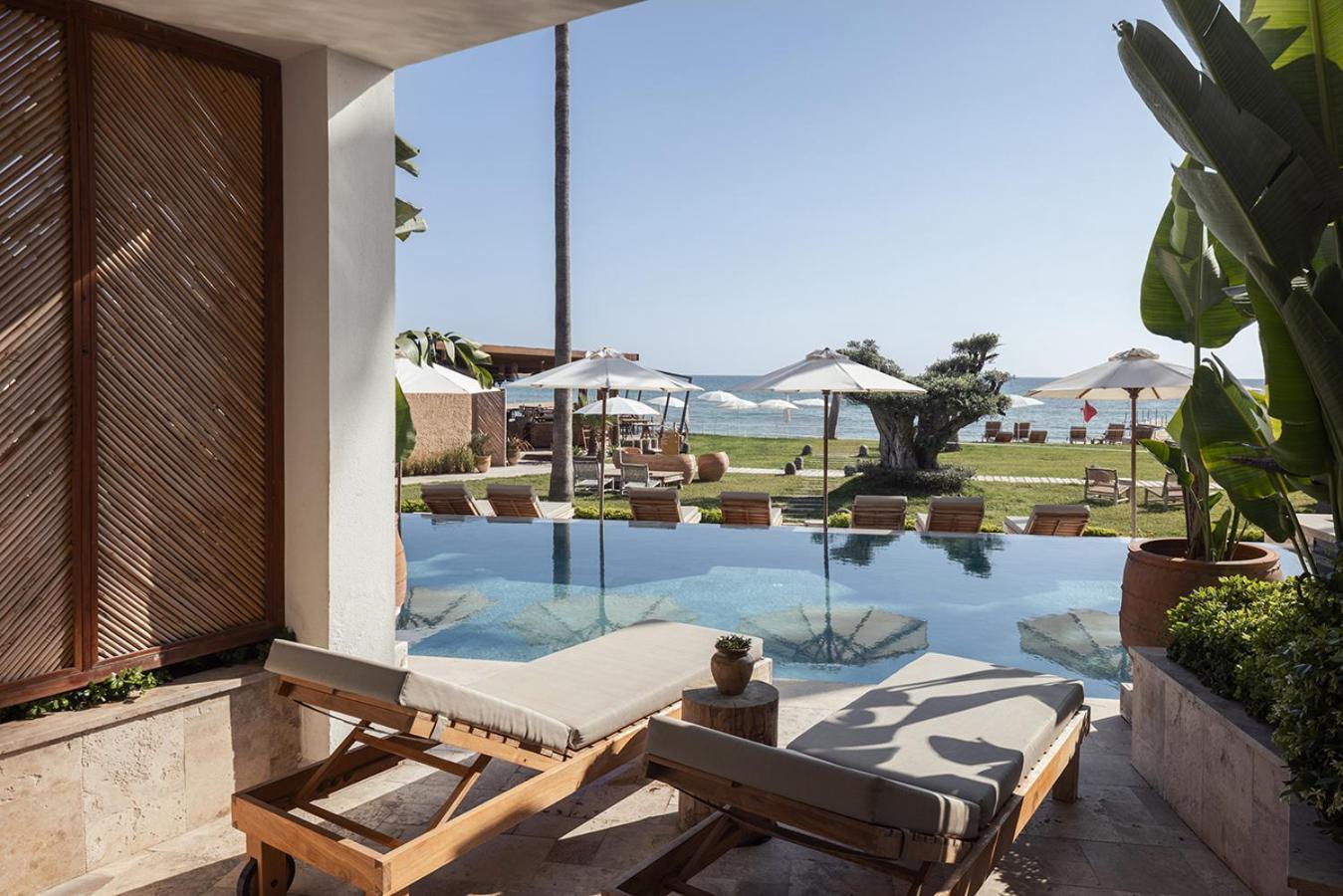 Deluxe Room Direct Pool Access