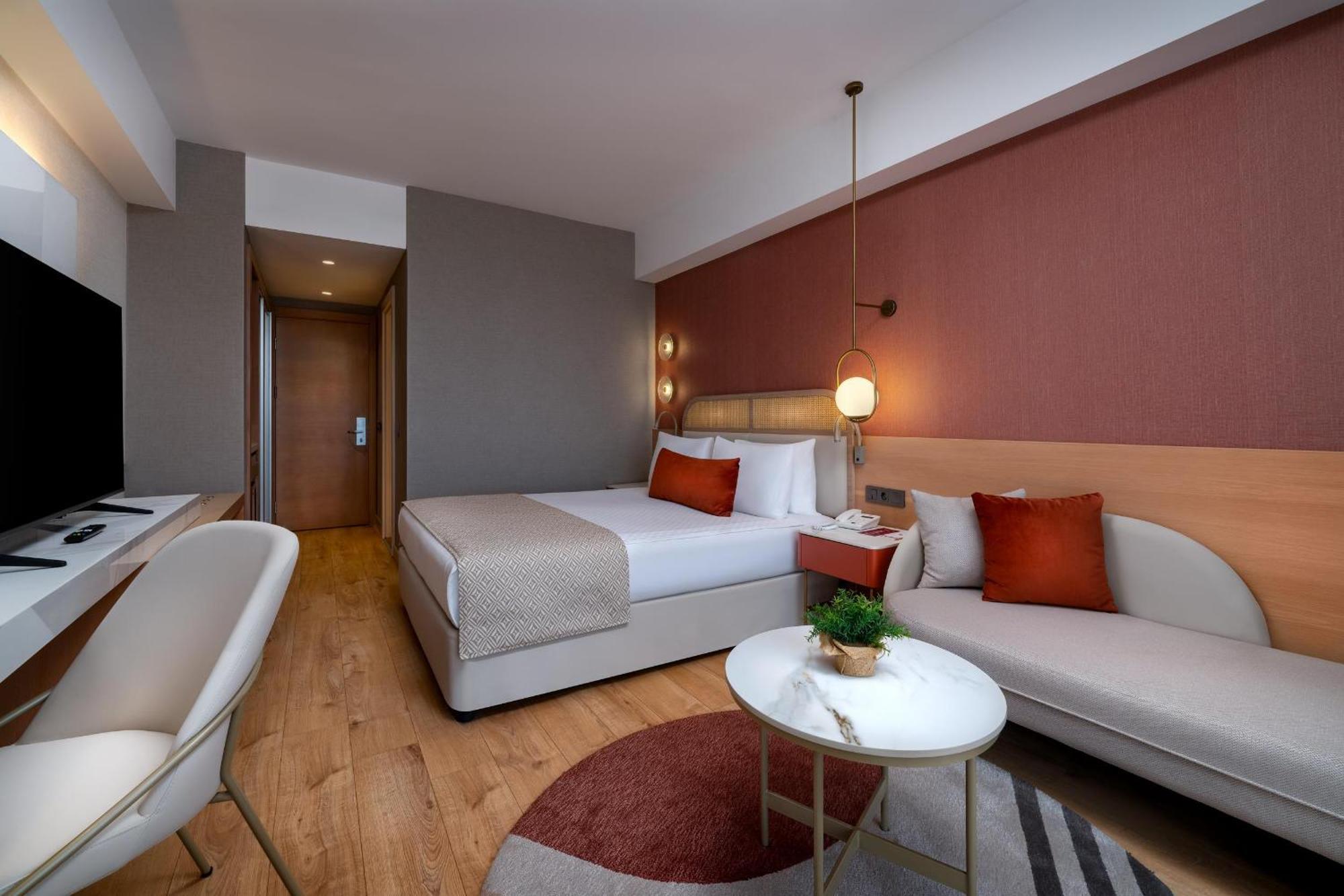 Double or Twin Room Side Sea View