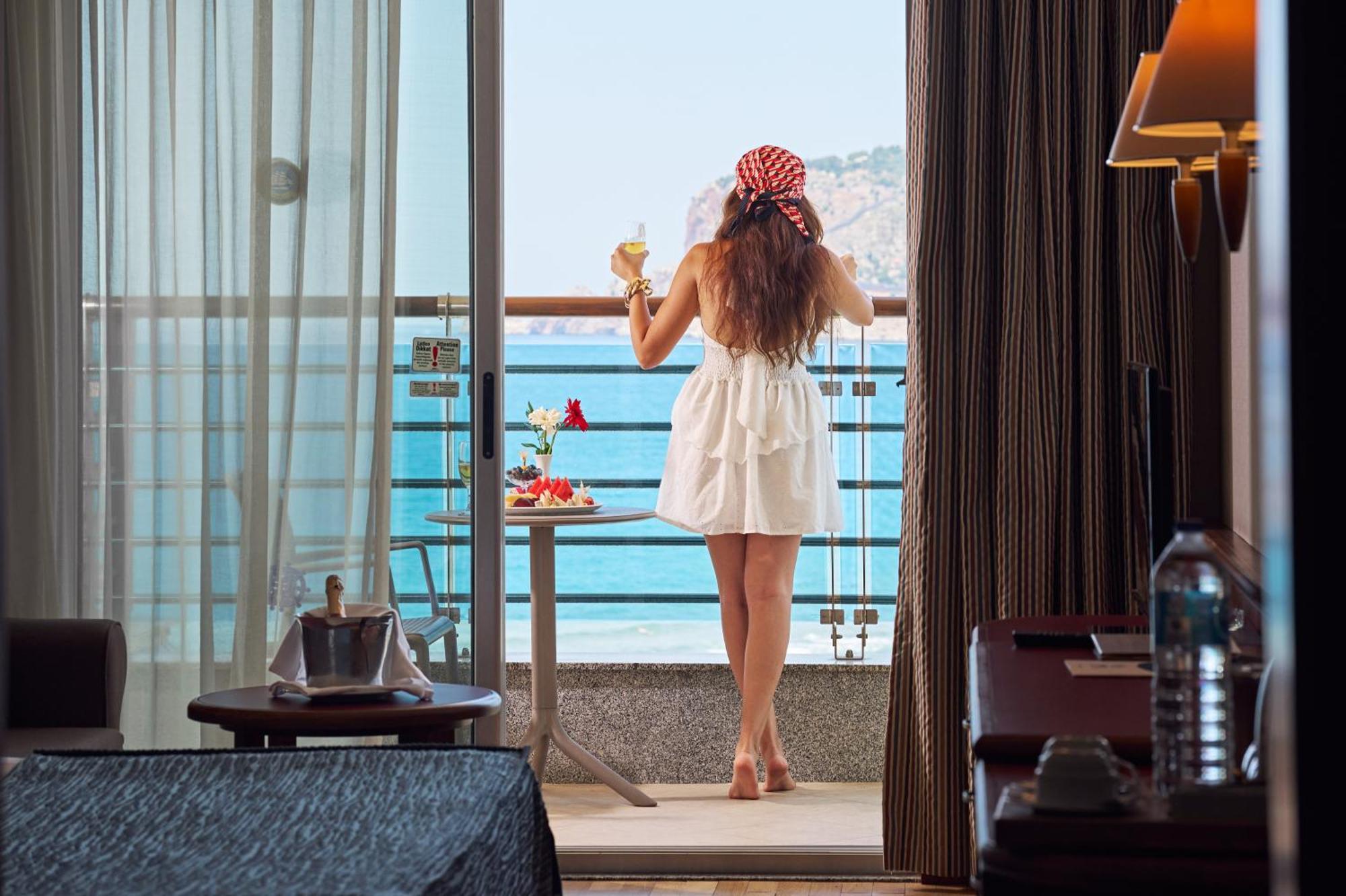 Triple Room Side Sea View
