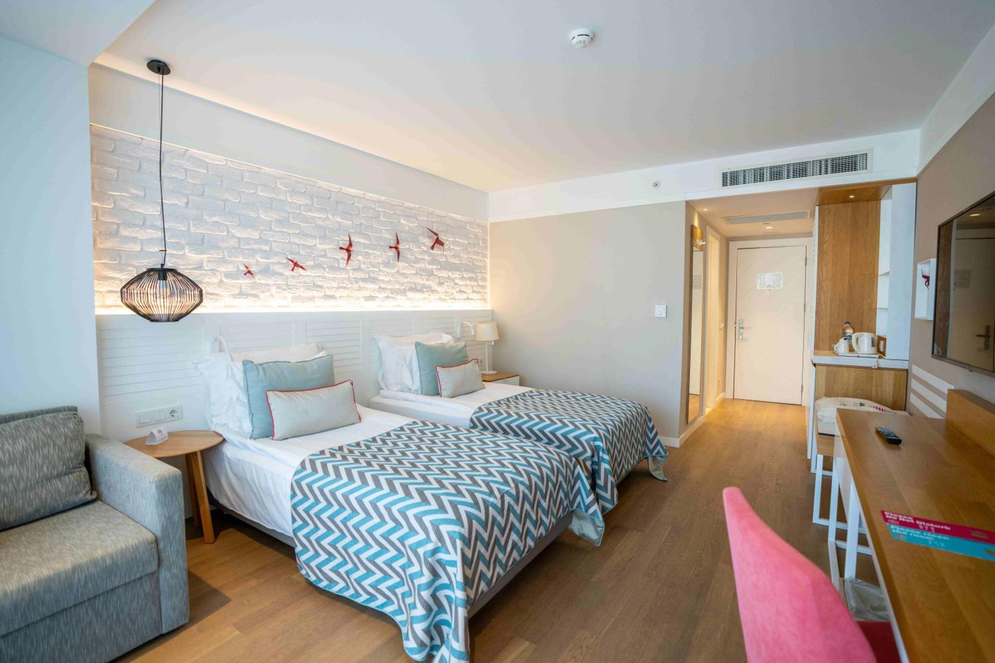 Superior Room Land View