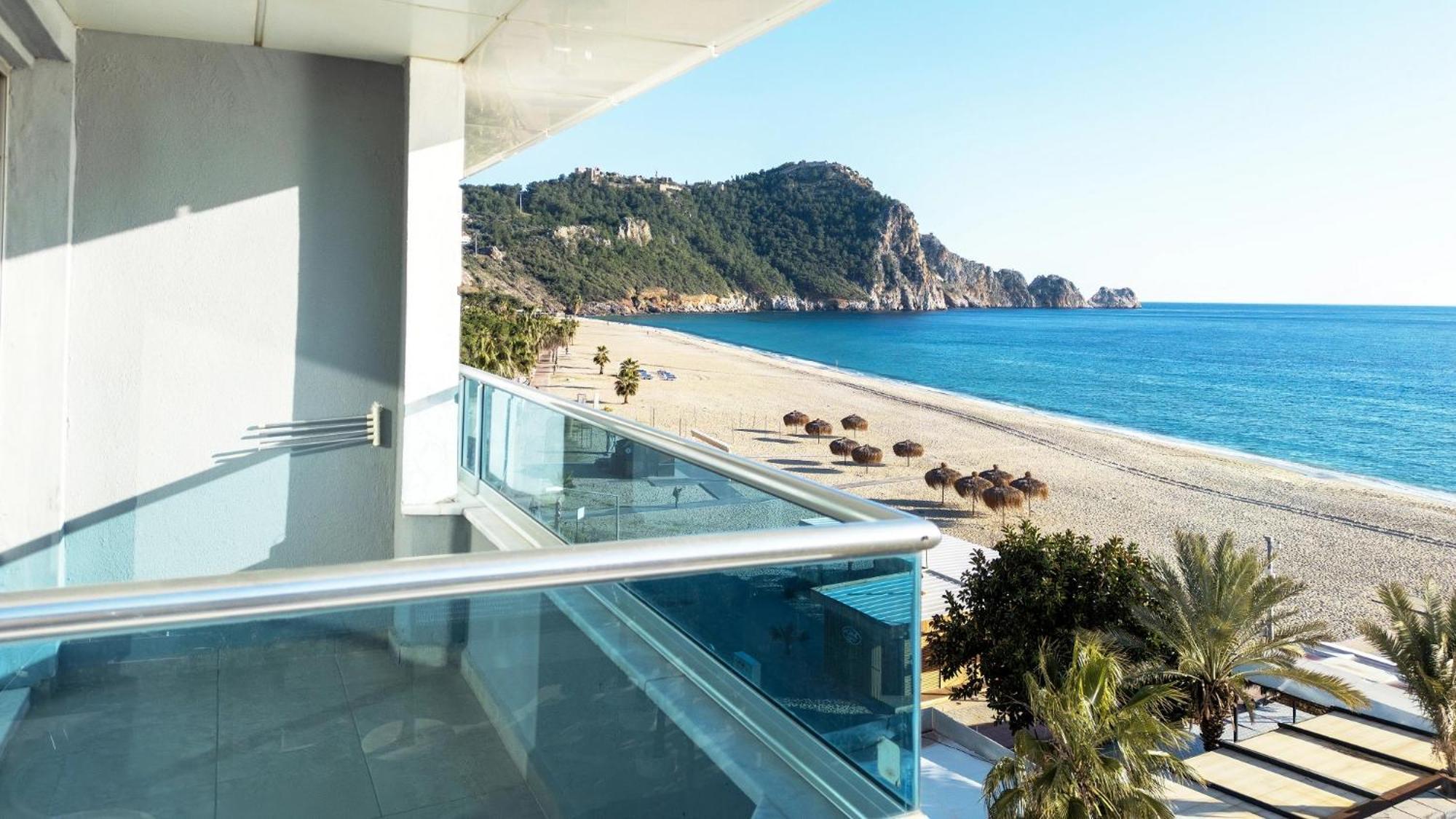 Double or Twin Room Sea View