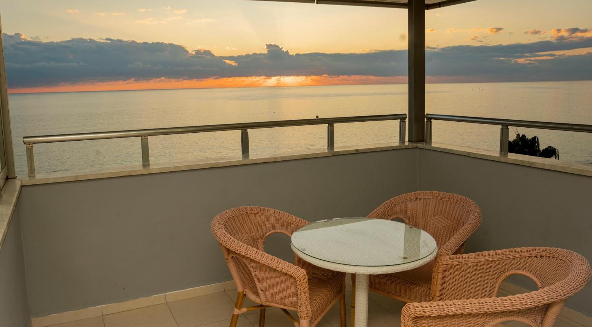Double or Twin Room Sea View