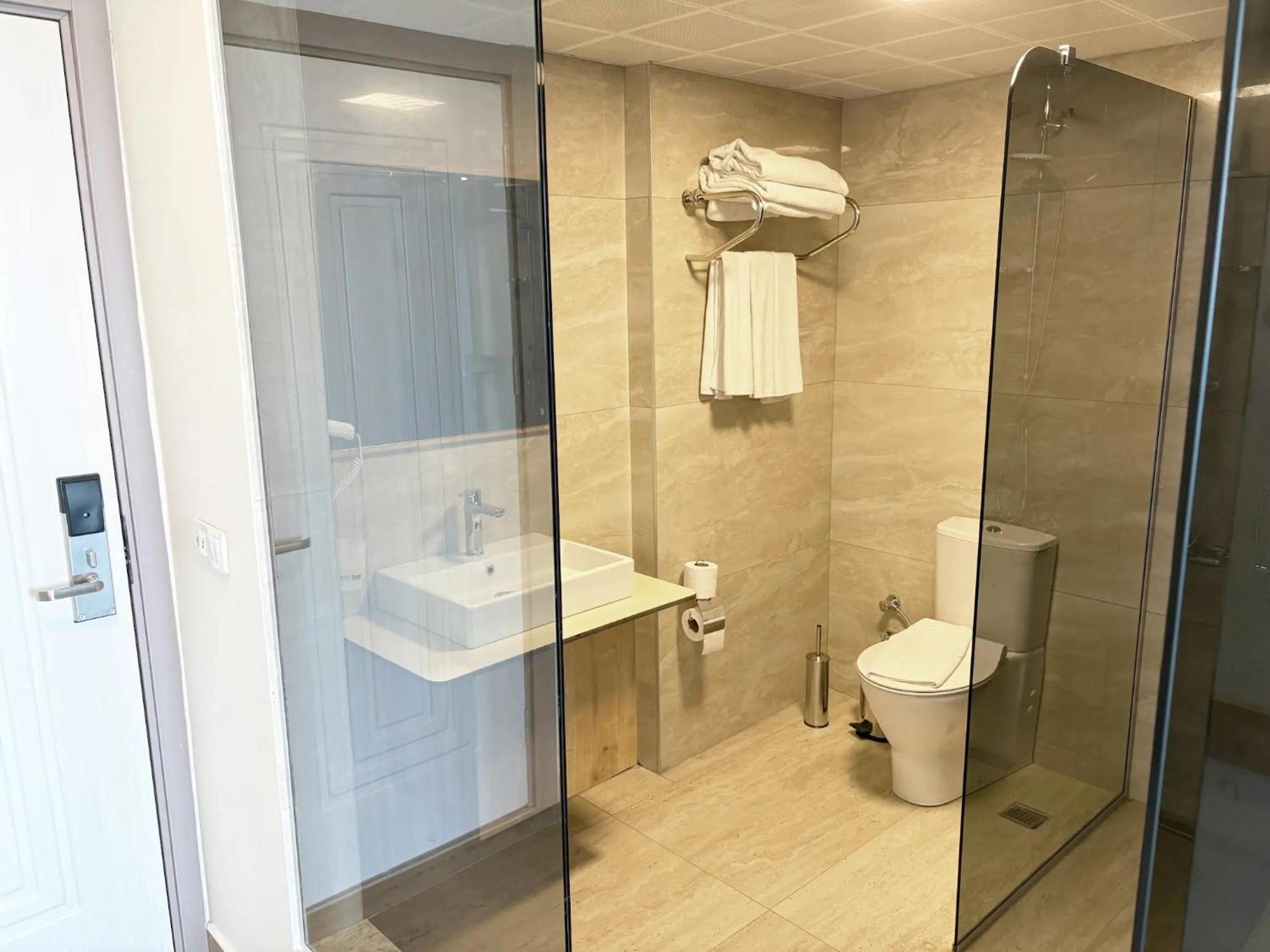 Double or Twin Room Sea View