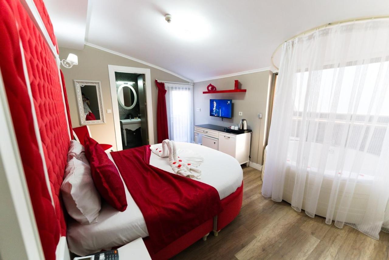 Flitterwochen-Zimmer mit Whirlpool-Badewanne