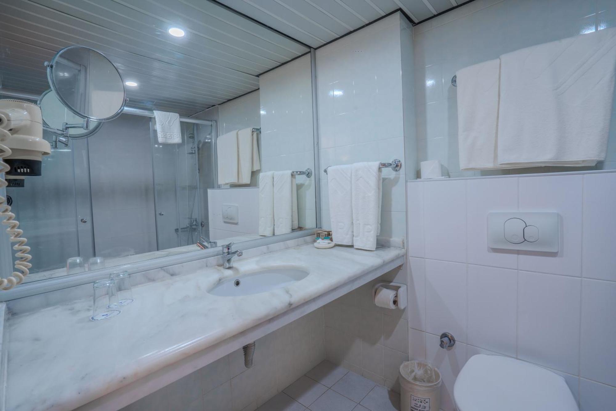 Standard Double or Twin Room,1742702814:JPEG