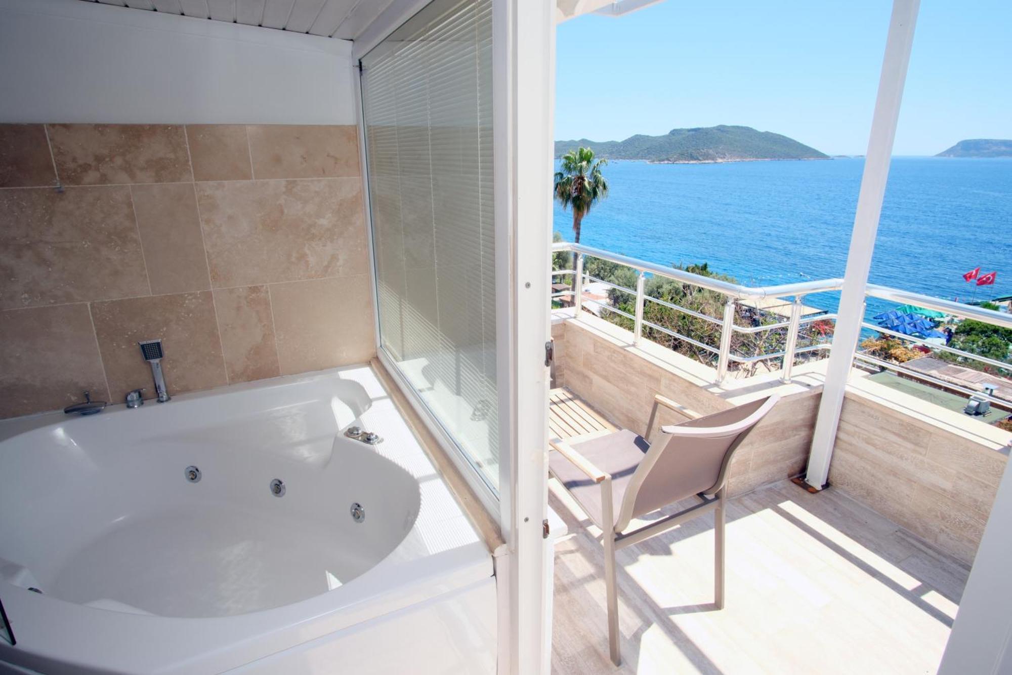 Suite with Sea View,1756523325:JPEG