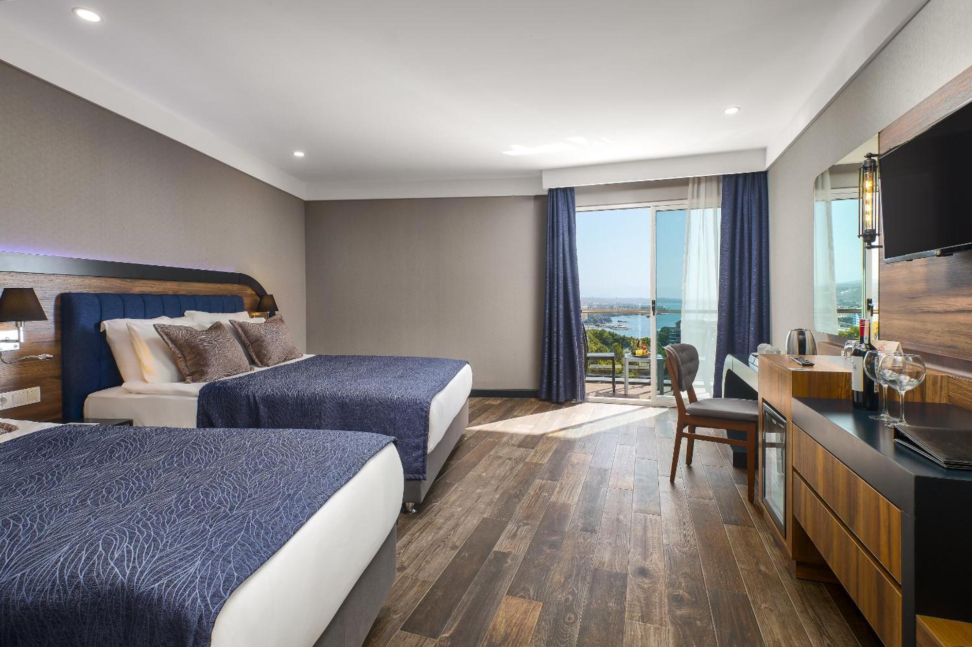 Deluxe Double Room Side Sea View