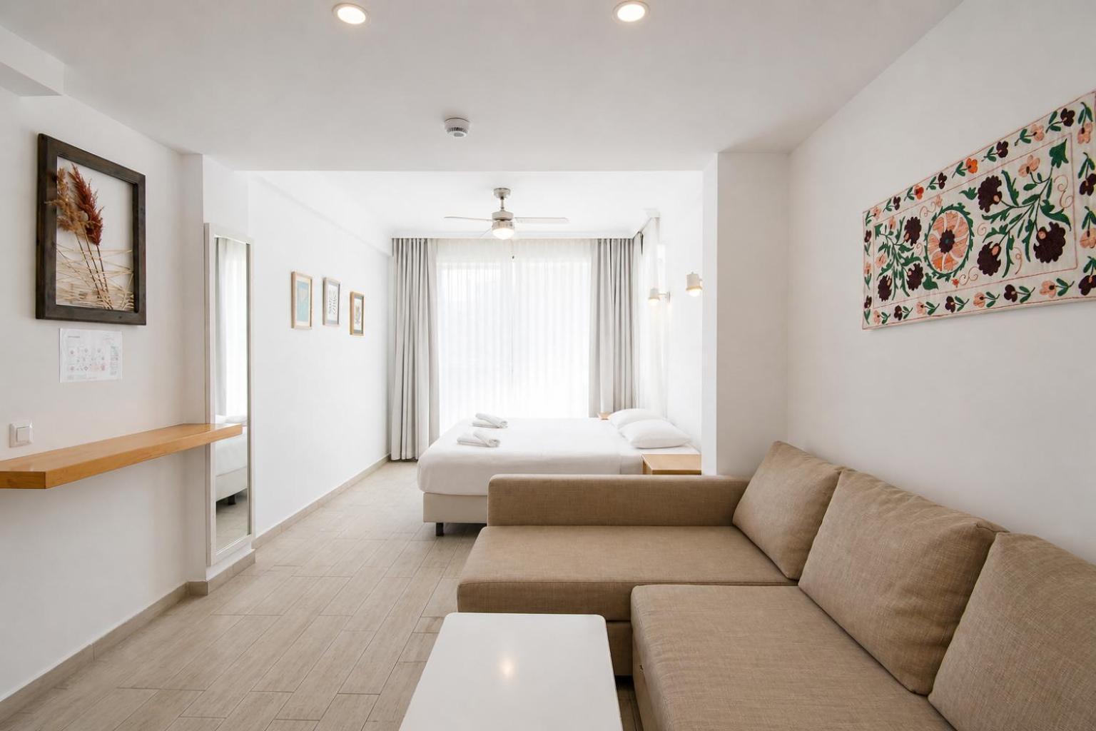 Deluxe Family Room