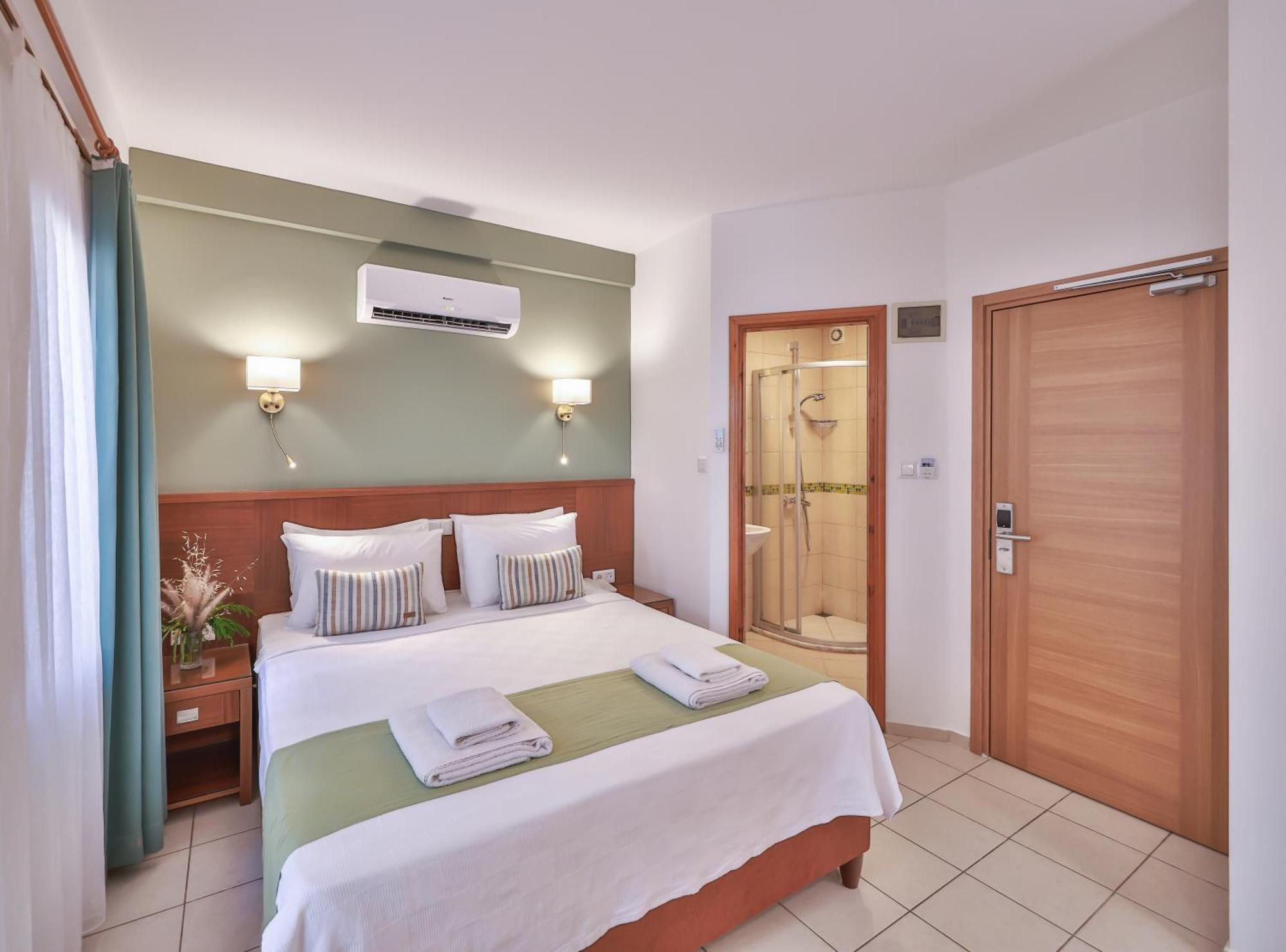 Family Suite Side Sea View