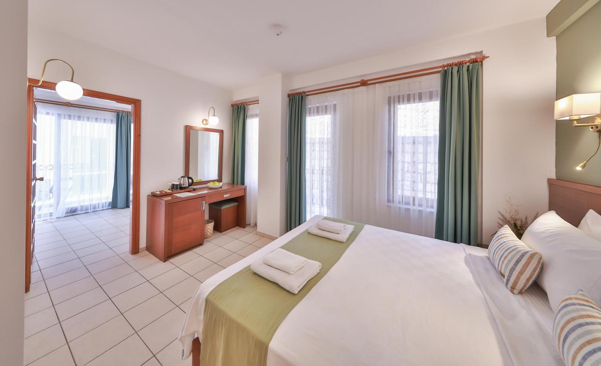 Family Suite Side Sea View
