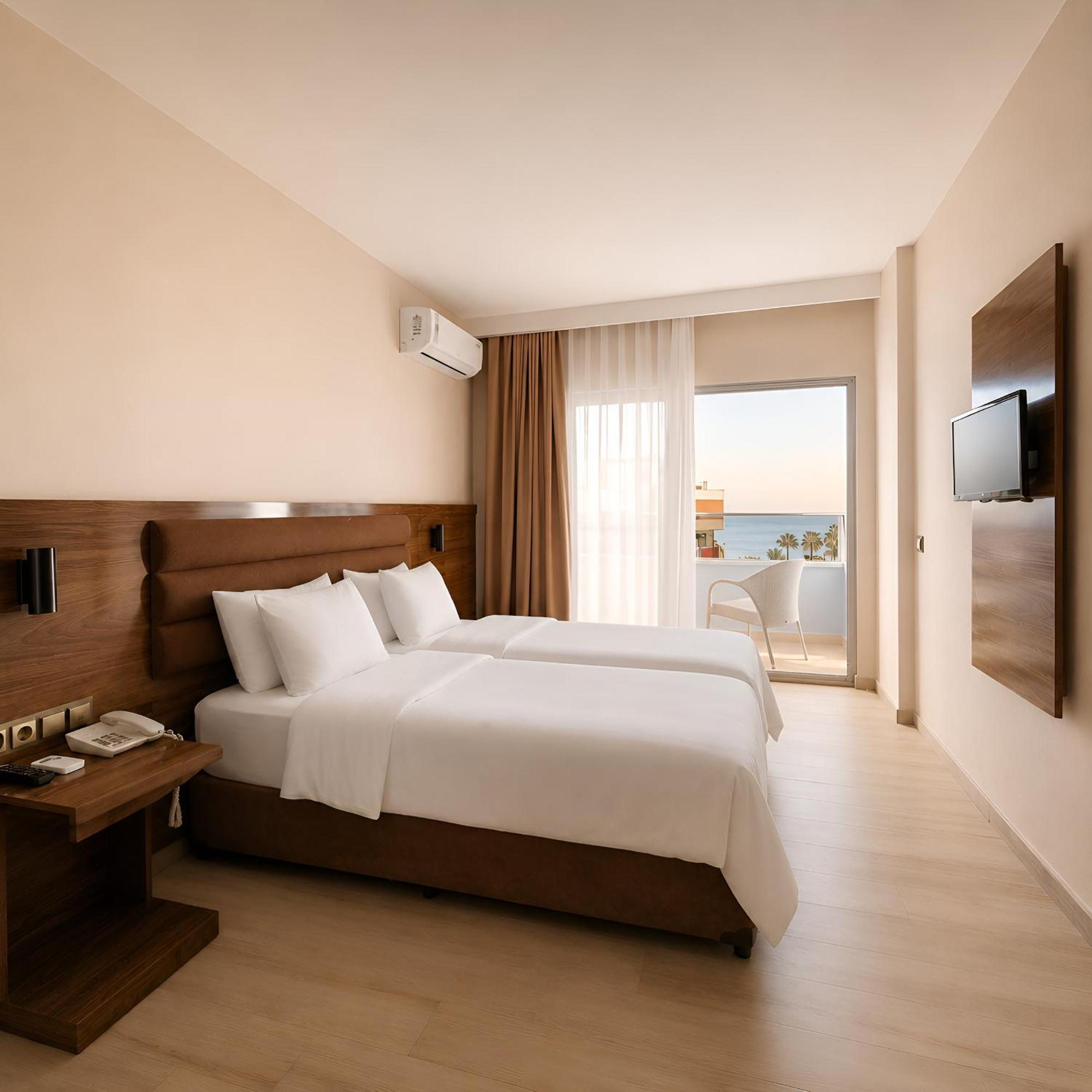 Standard Twin Room with Sea View