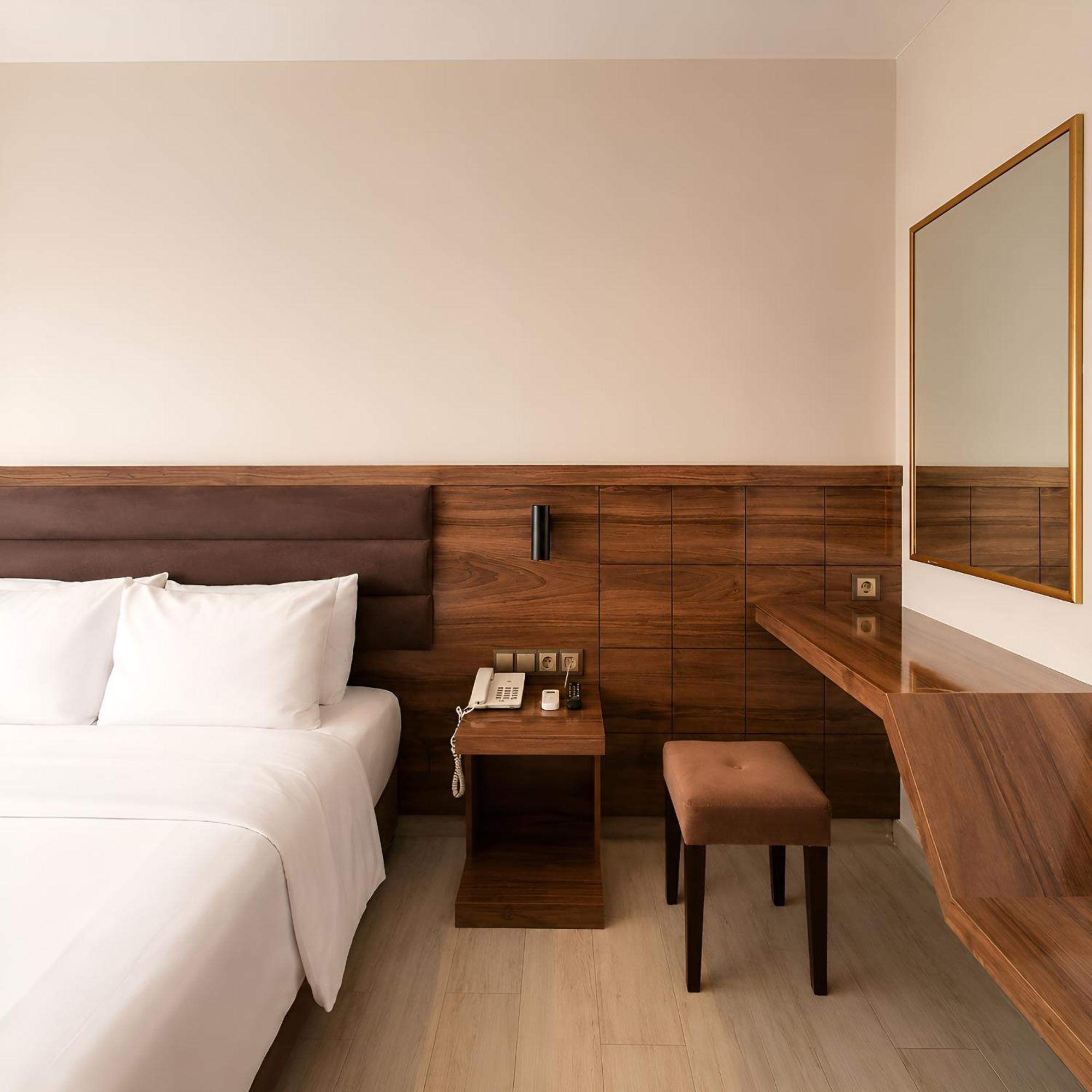 Standard Queen Room