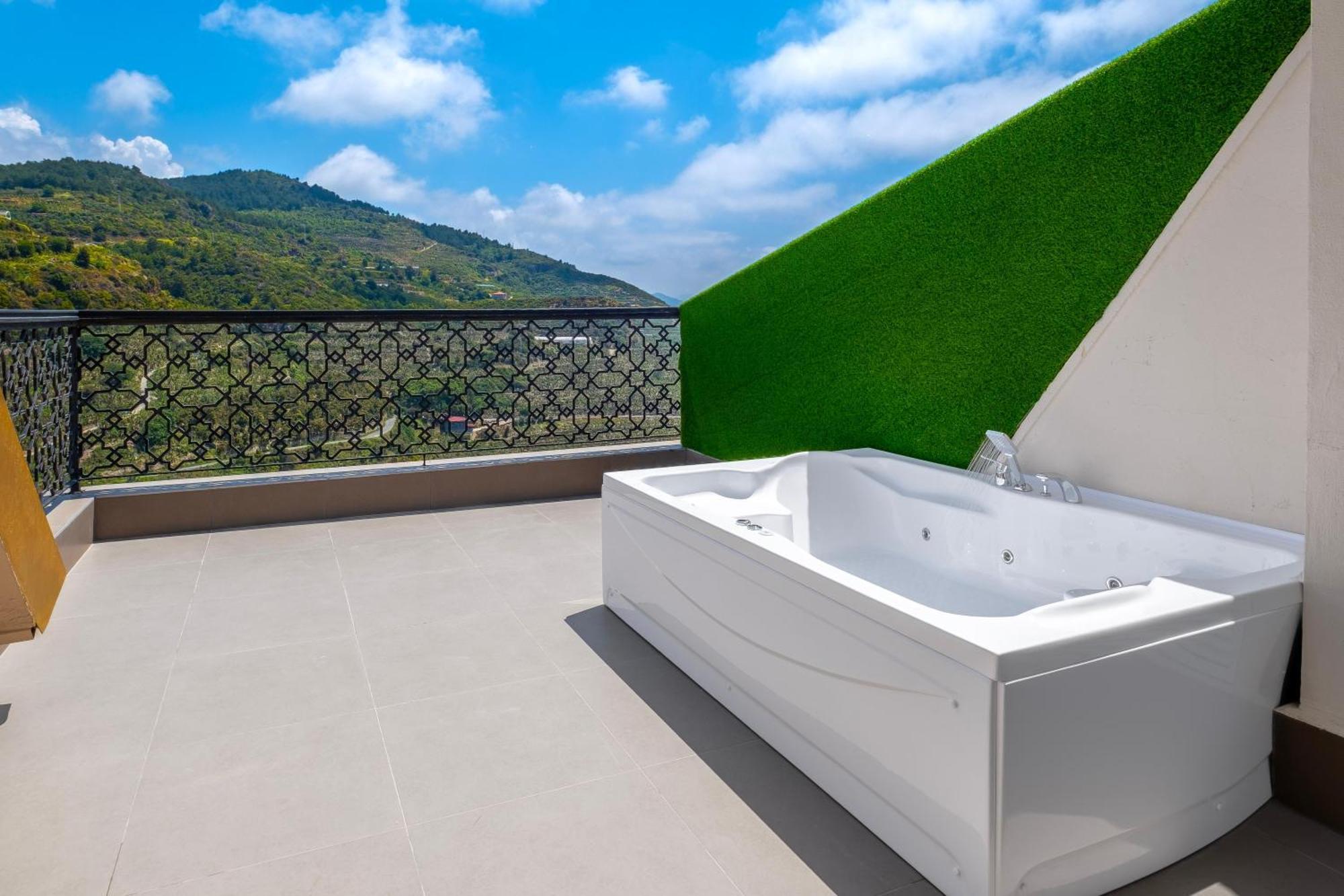 Main Building Standard Room Jacuzzi