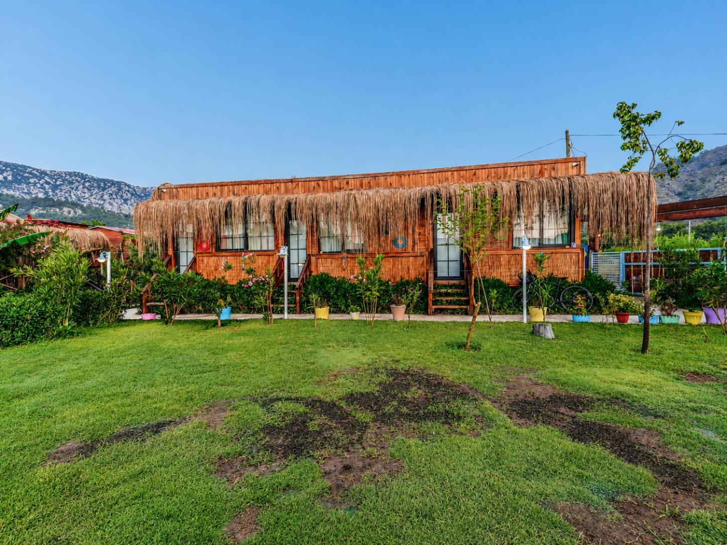 Deluxe Bungalow with Garden View