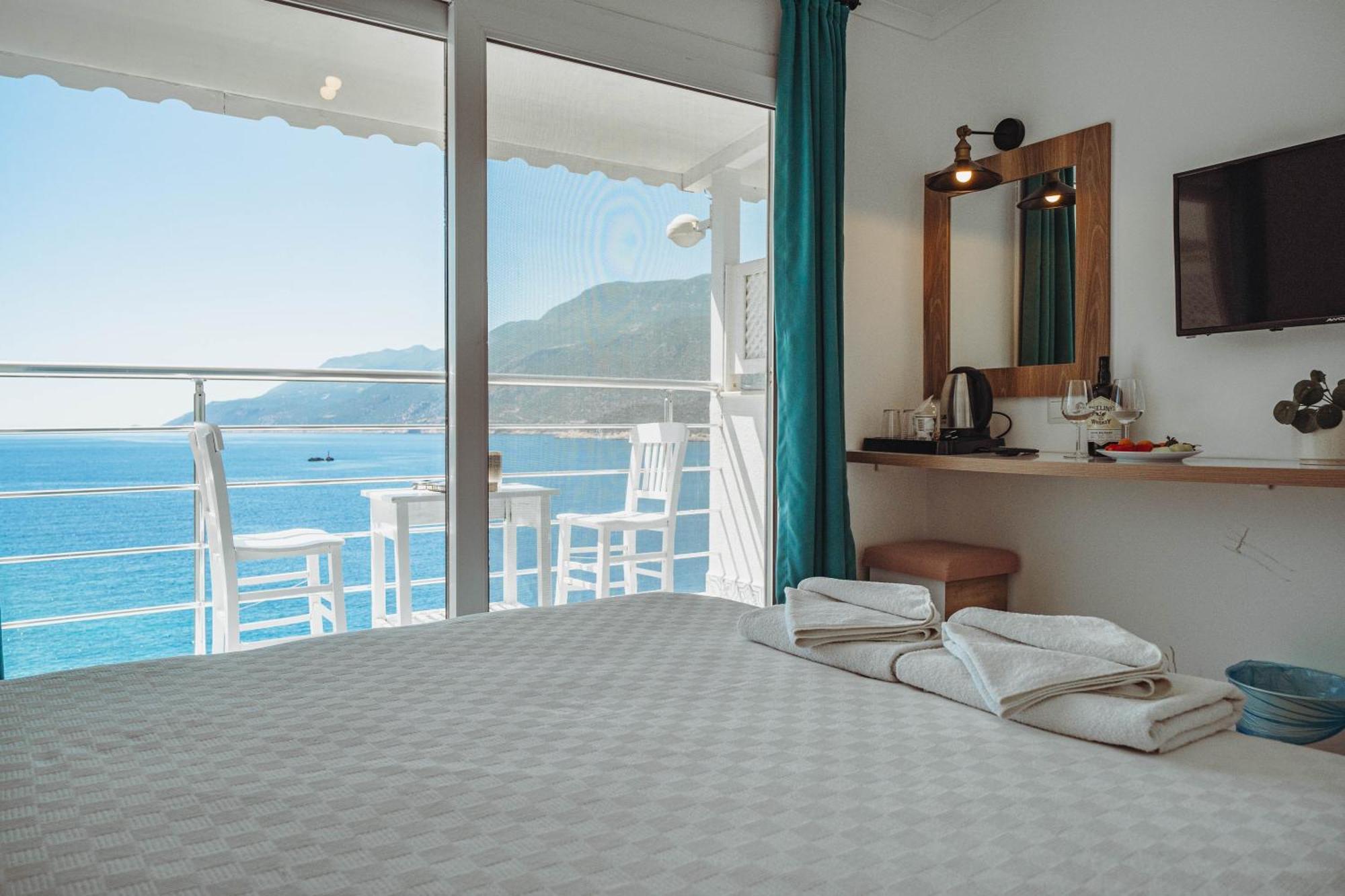 Deluxe Double Room with Balcony and Sea View
