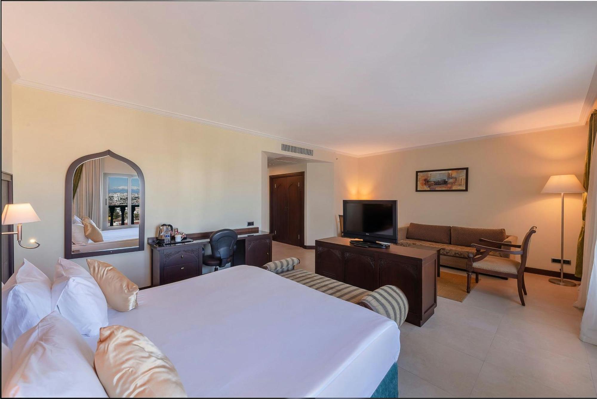 1King Bed junior Suite Sea Front,1438360396:JPEG