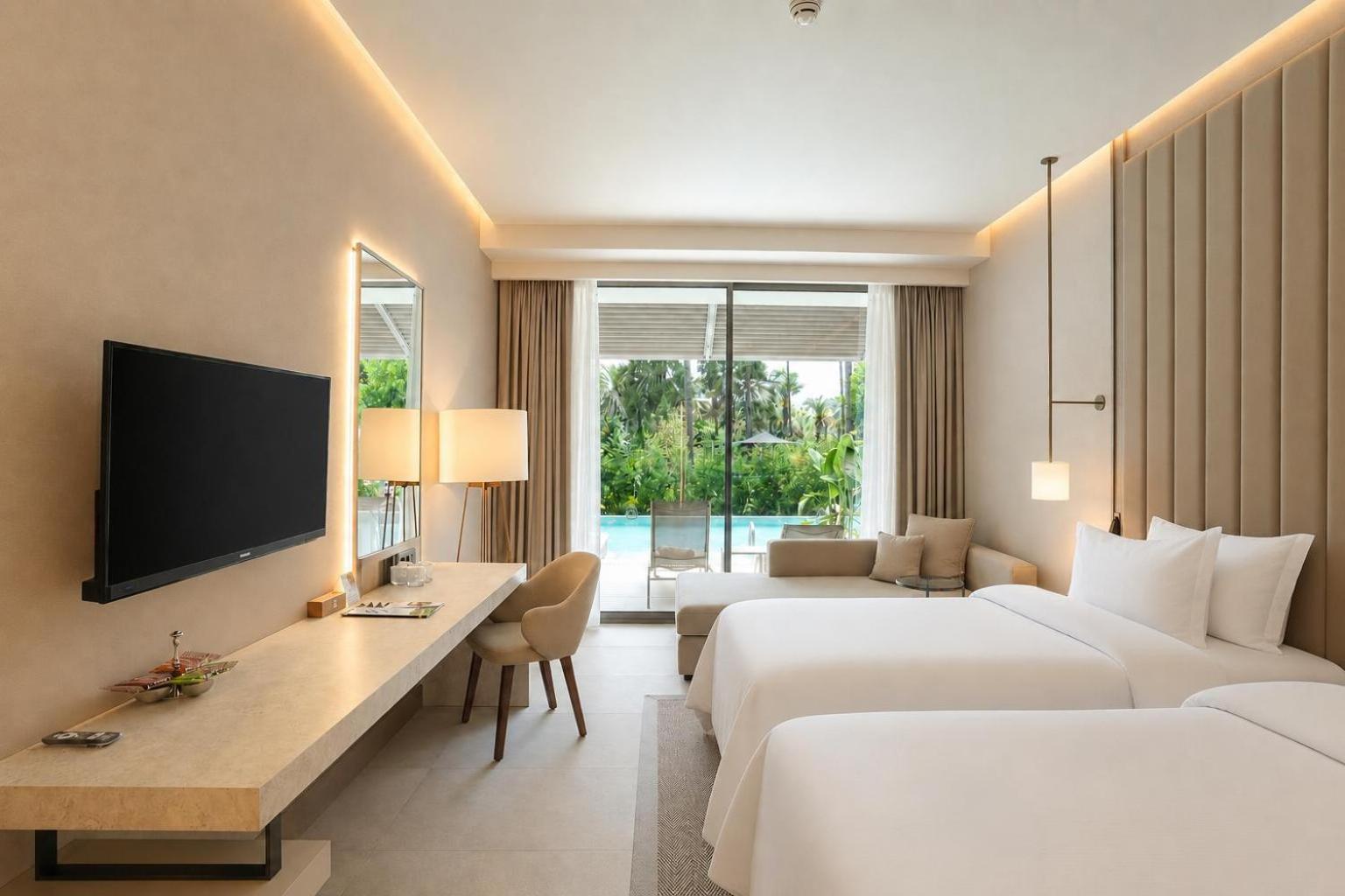 Deluxe Swim Up Room