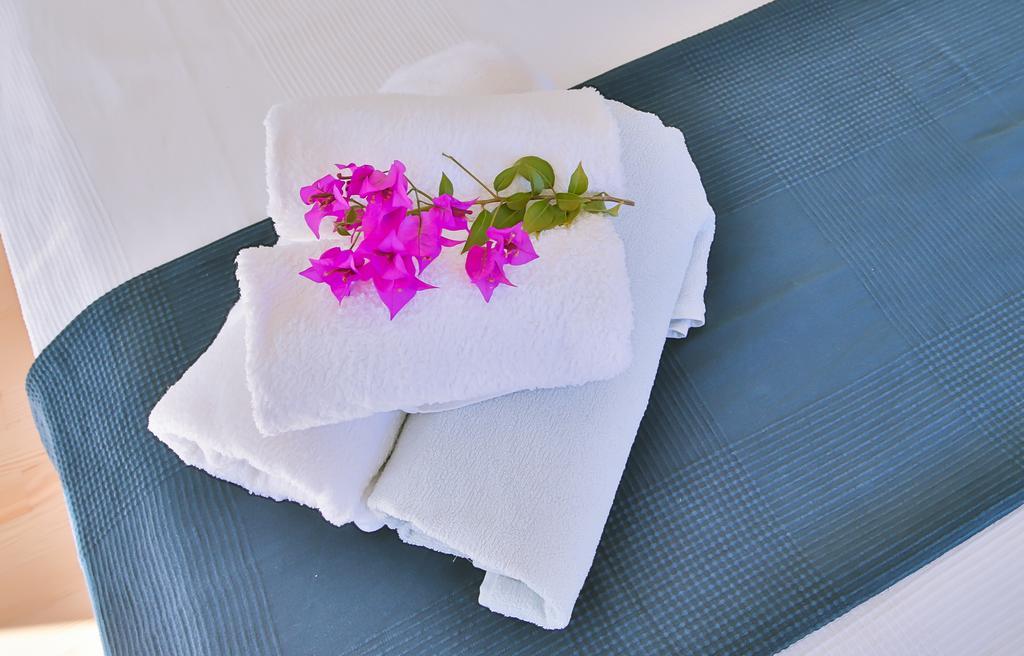 Three-Bedroom Apartment with Pool View,338730310:JPEG