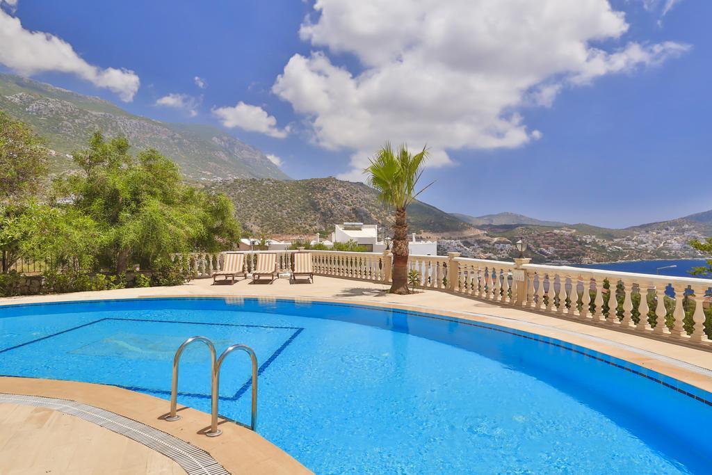 Two-Bedroom Apartment Sea View