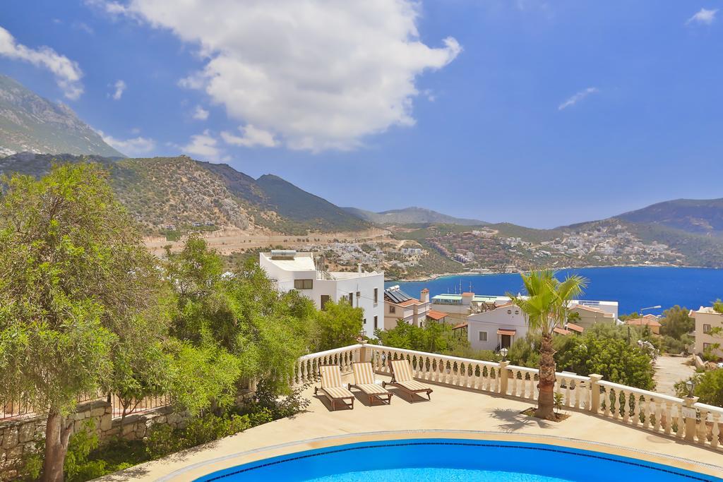 Two-Bedroom Apartment Sea View