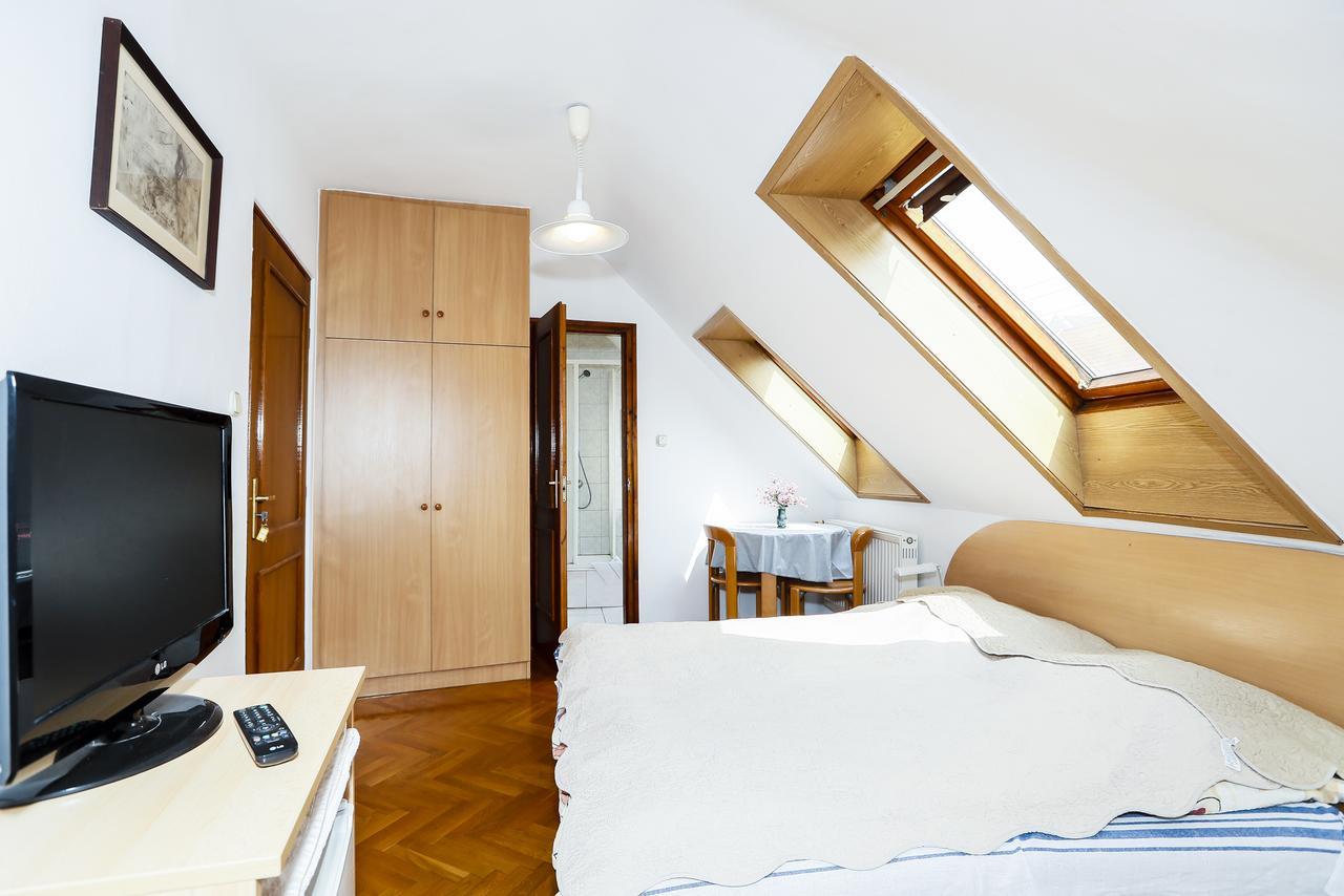 Double Room with Spa Bath,1756523344:JPEG