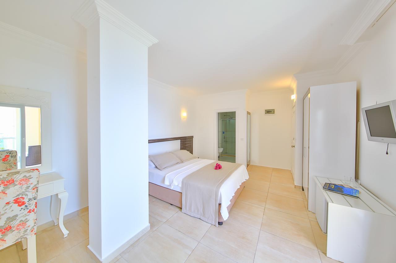 Triple Room with Side Sea View