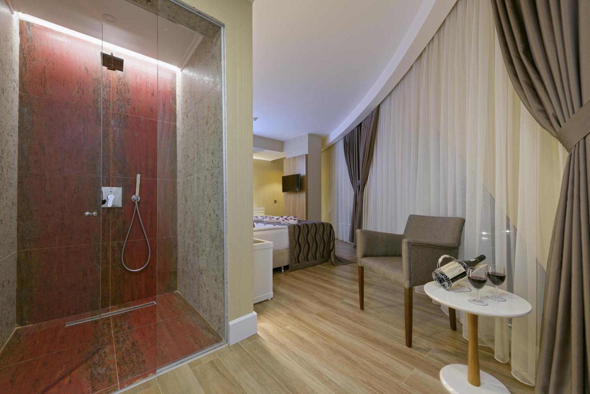 Honeymoon Suite