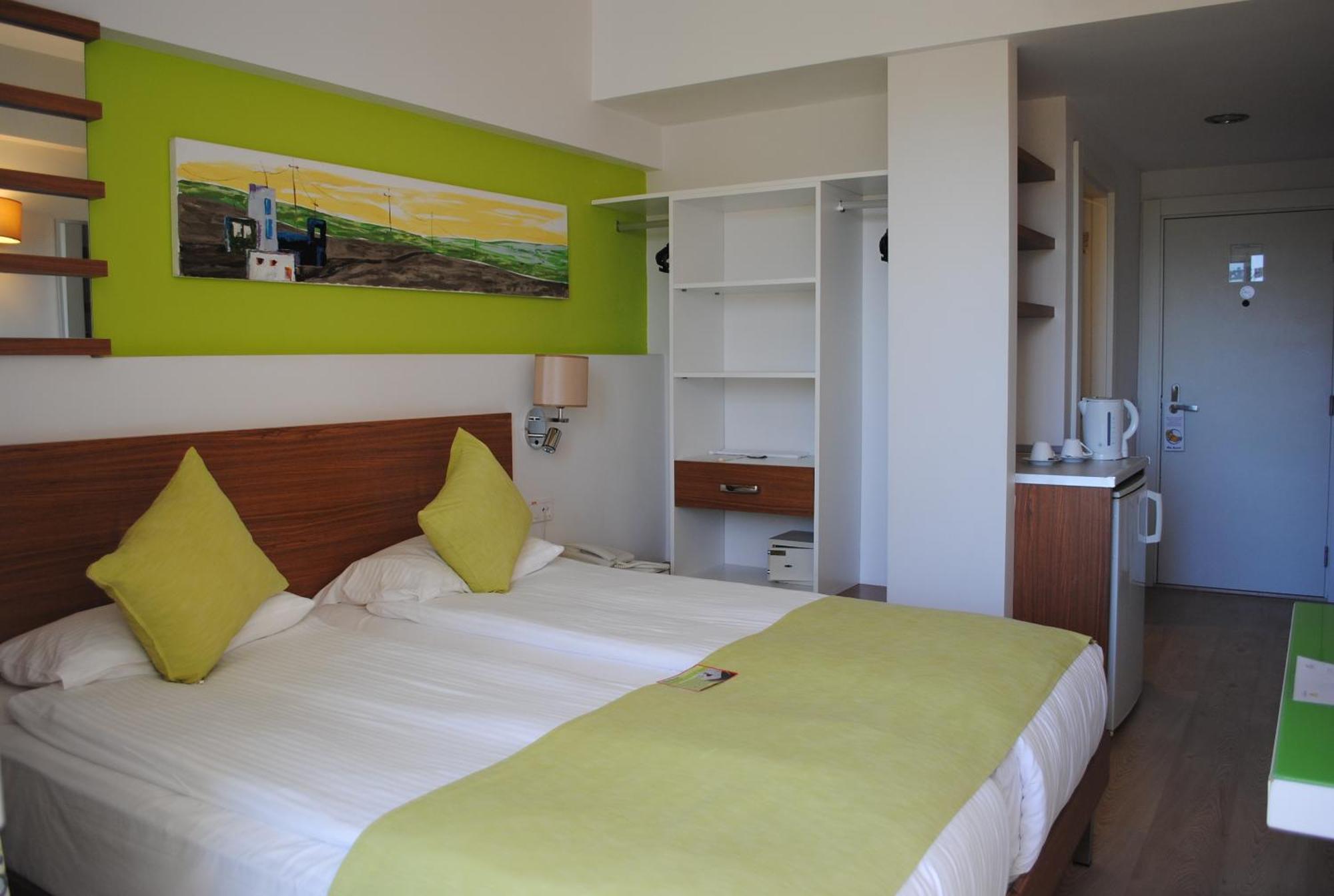 Chambre Double - Vue sur Piscine