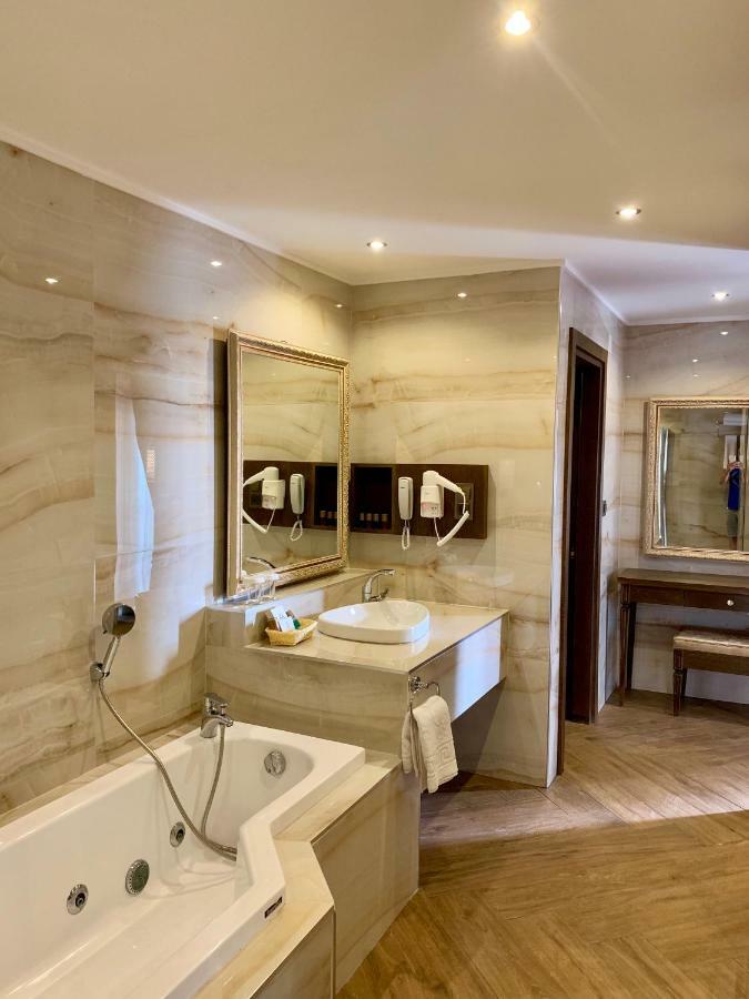 Deluxe Suite with Sea View