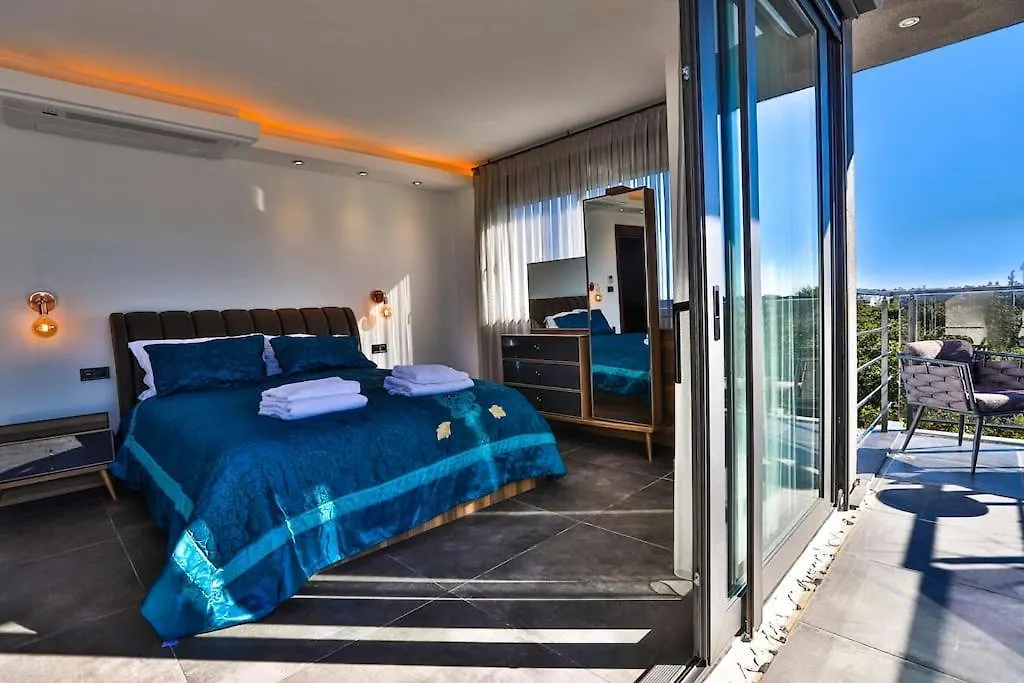 Villa Ayuda Luxury 3 Bed Spa Retreat-1