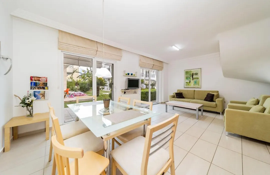 Central Villa With Garden And Pool In Kemer-1