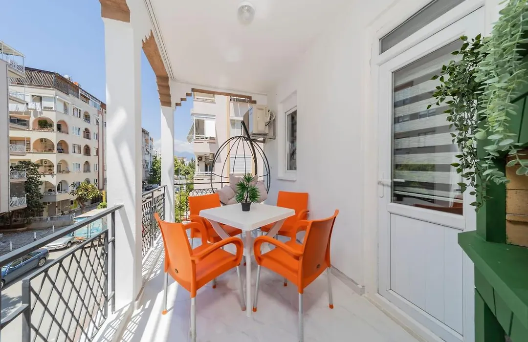 Central Flat Close To The Beach In Muratpasa-1