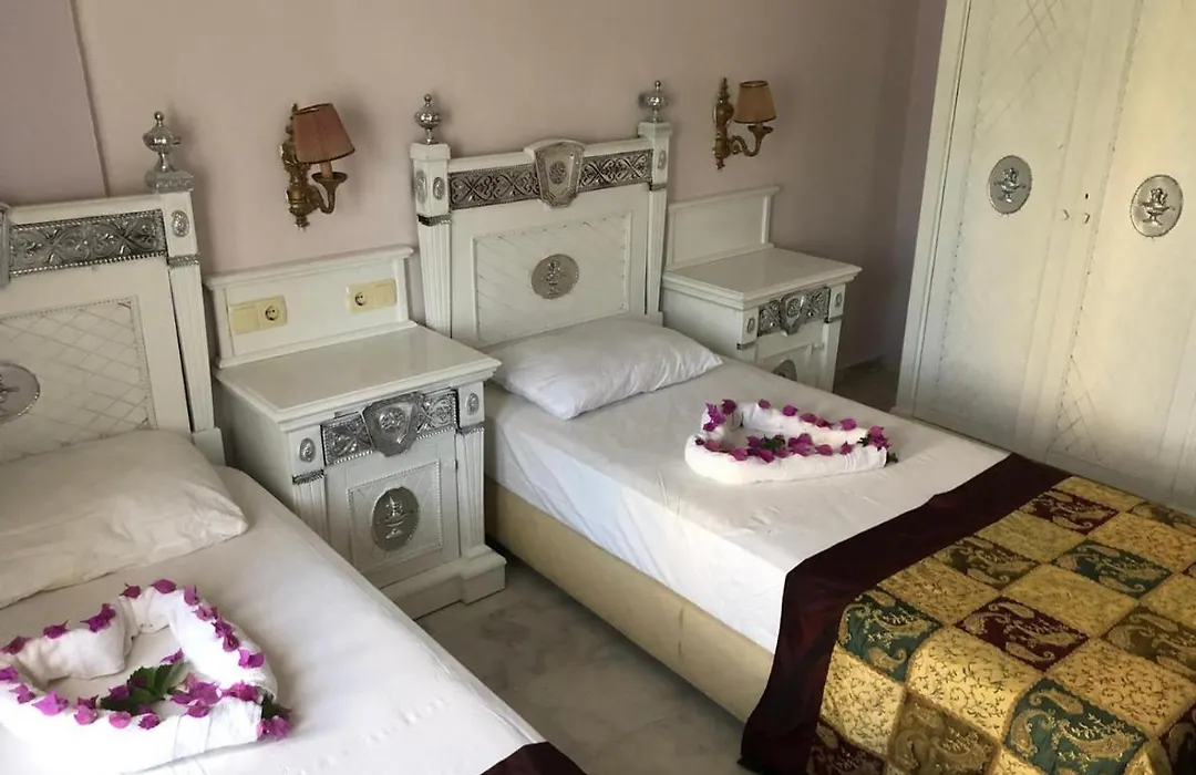 Larina Hotel-1