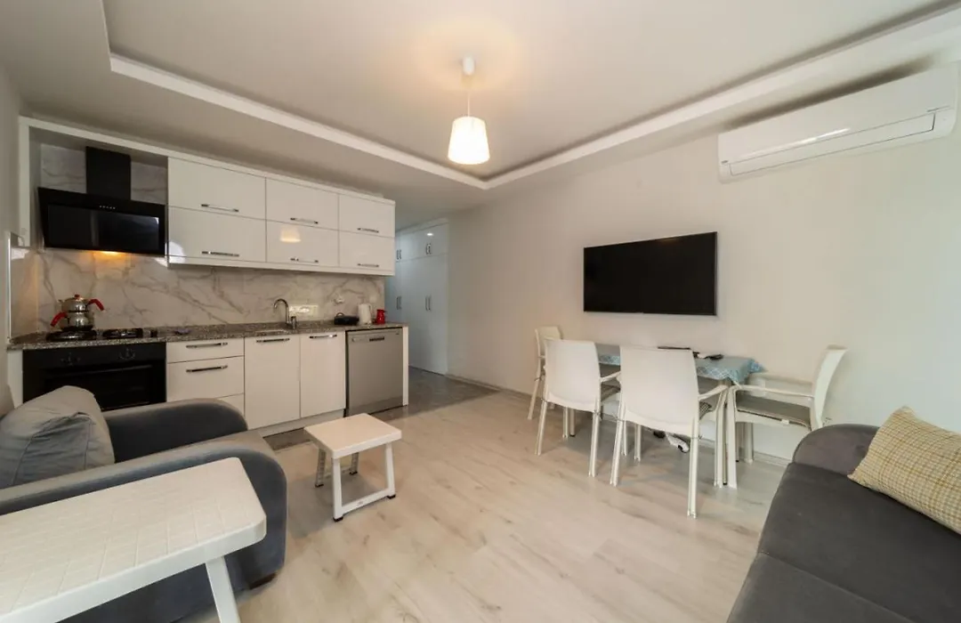 Flat With Shared Pool And Balcony In Konyaaltii-1