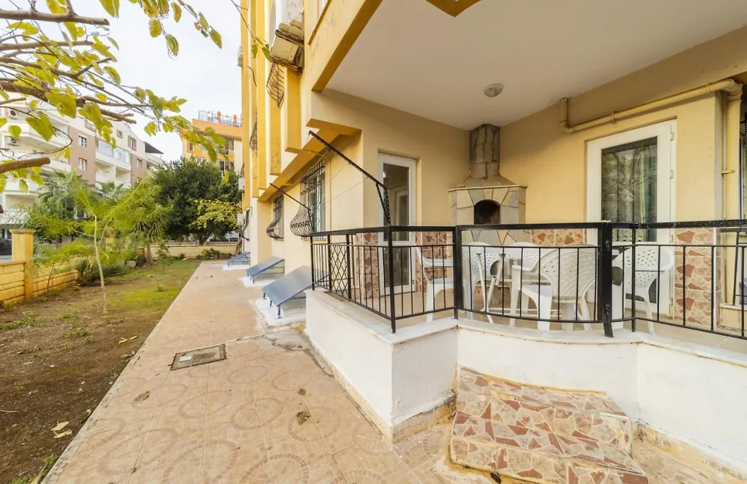 Spacious Flat With Backyard In Muratpasa-1
