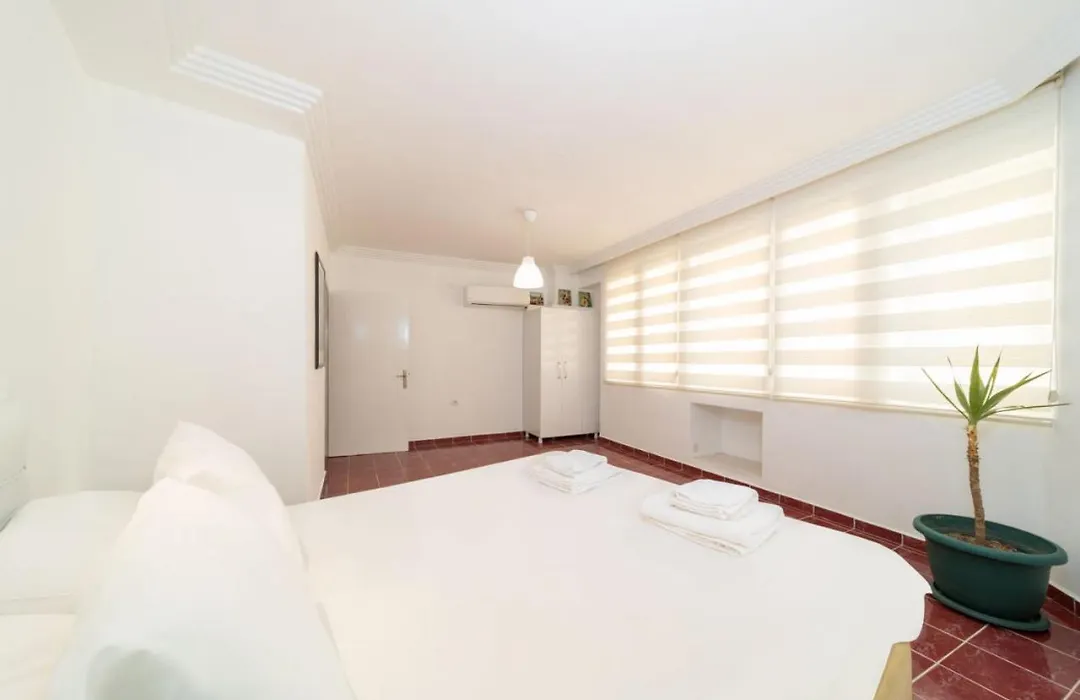Peaceful Flat Near Trendy Attractions In Muratpasa-1