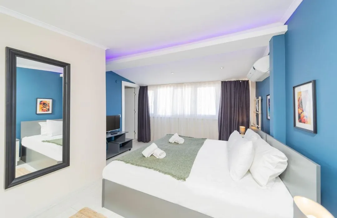 Superb Flat Near Hadrian'S Gate-1