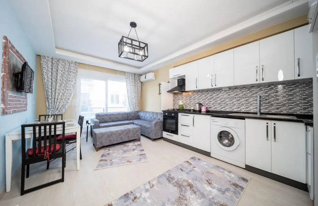 Business-Friendly Flat Close To Beach In Konyaalti-1