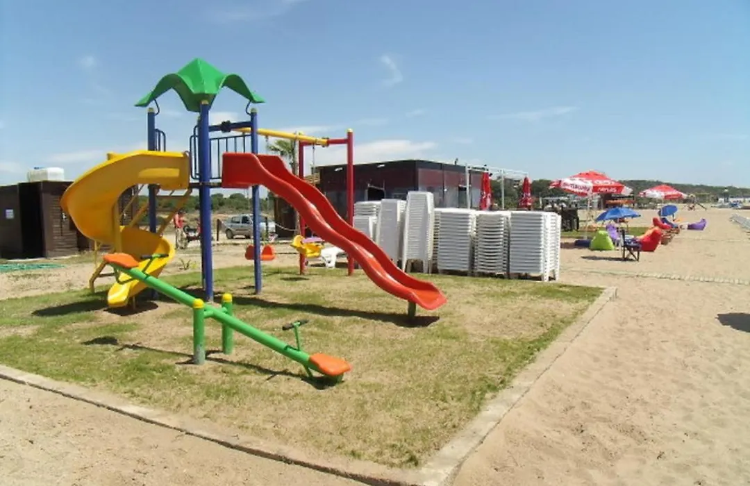 Guarantee Yourself A Wonderful Holiday In This 3 Bed Home And Popular Community-1