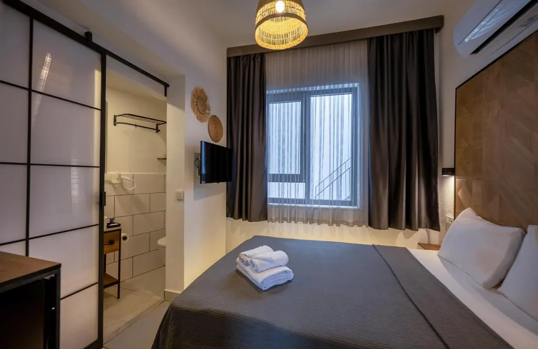 The Easy Rooms Verandah-1