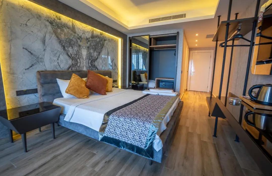 Elite Admiral Aqua Suite-1