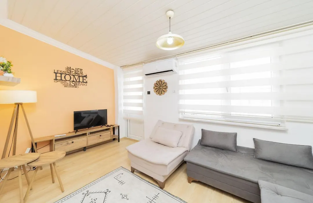 Central Flat With Balcony And Terrace In Muratpasa-1