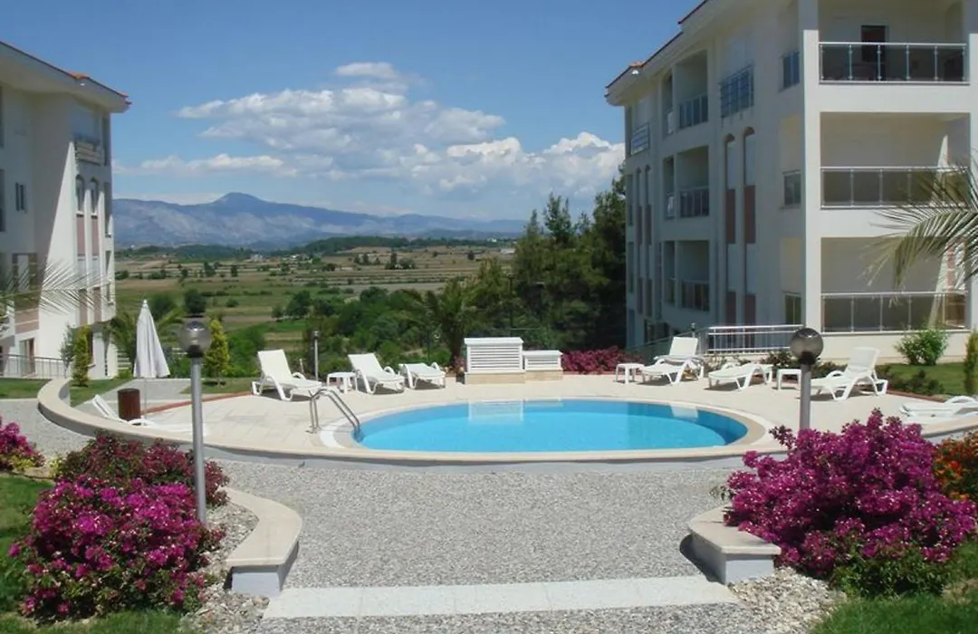 Beautiful Bright 3 Bed Home In Popular Sought After Private Gated Community-1