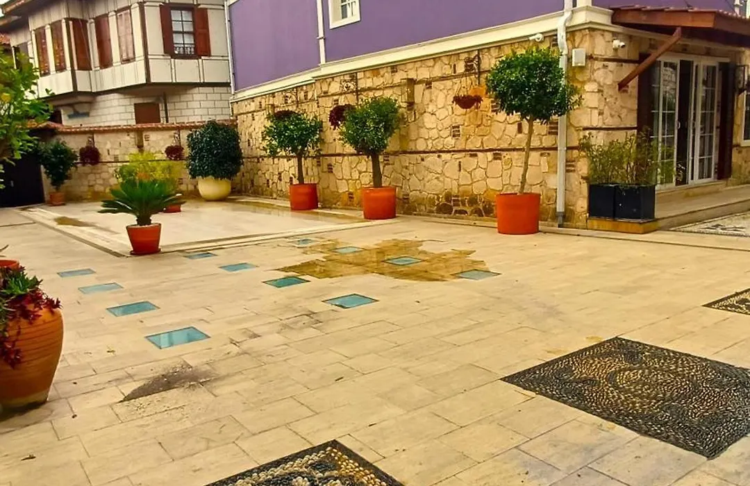 Charming Flat Near Hadrian'S Gate-1