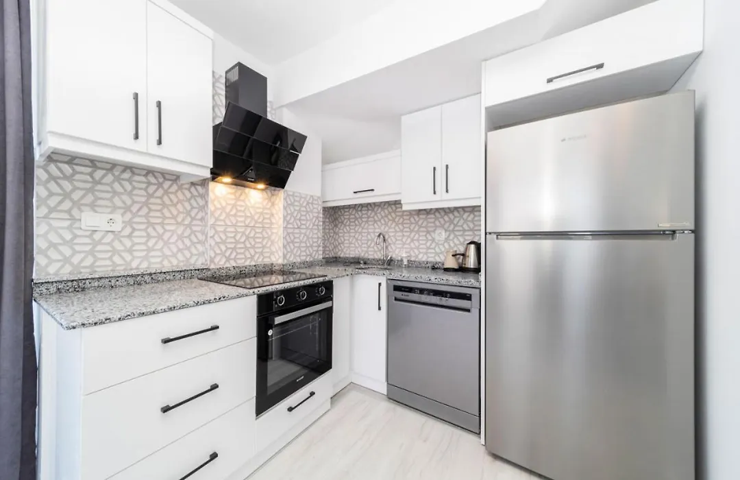 Central Flat With Balcony And Terrace In Muratpasa-1