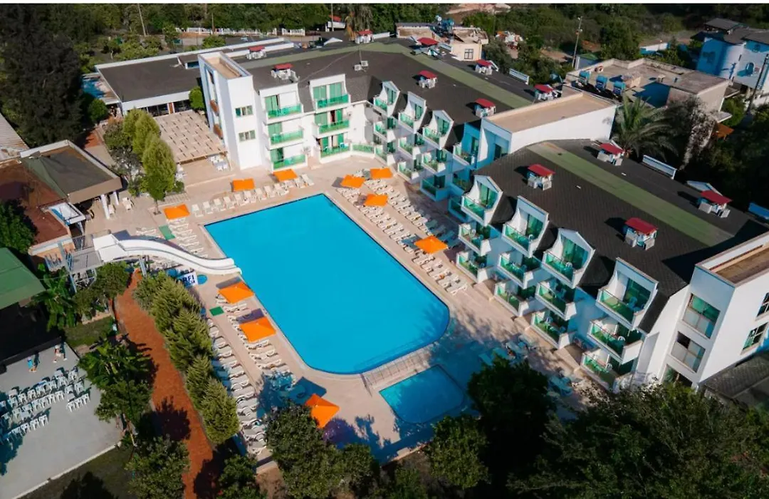 Omorfi Garden Resort-1