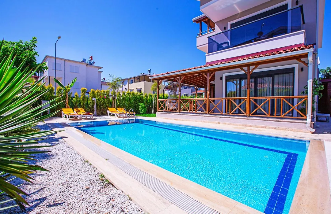 Paradise Town Villa Sillyon-1