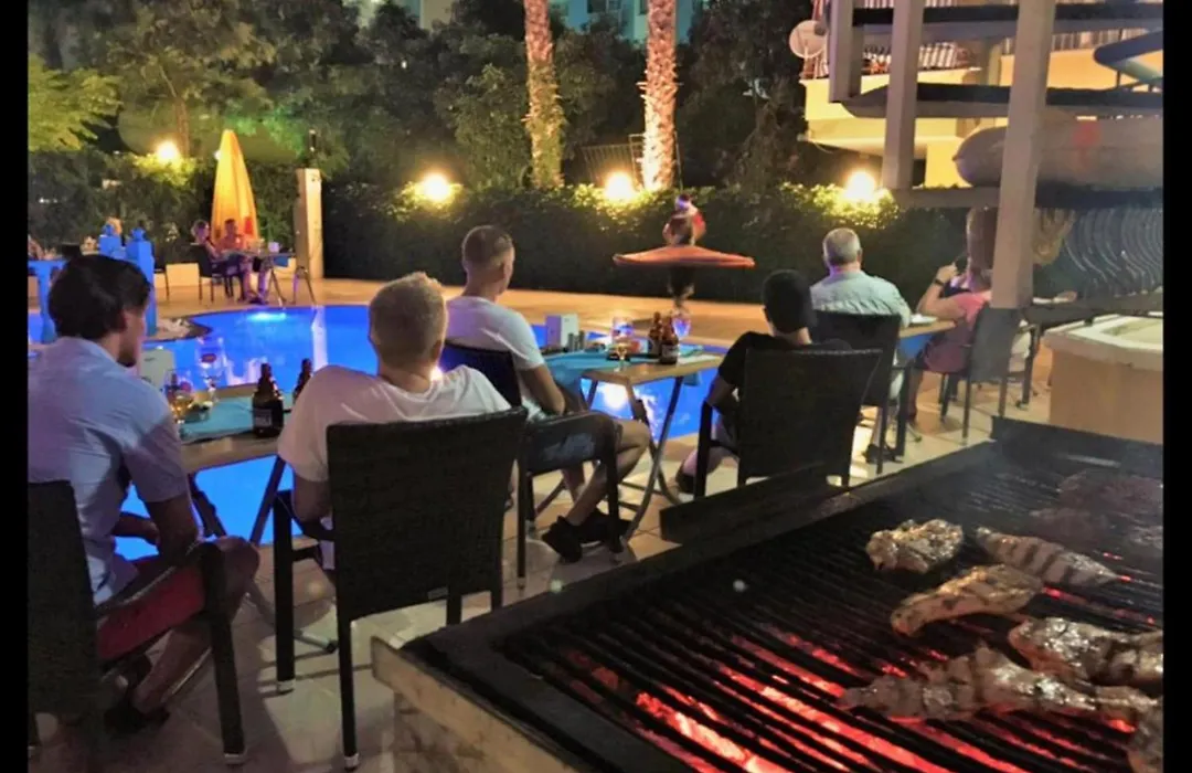 Select Suite & Apart Hotel-1