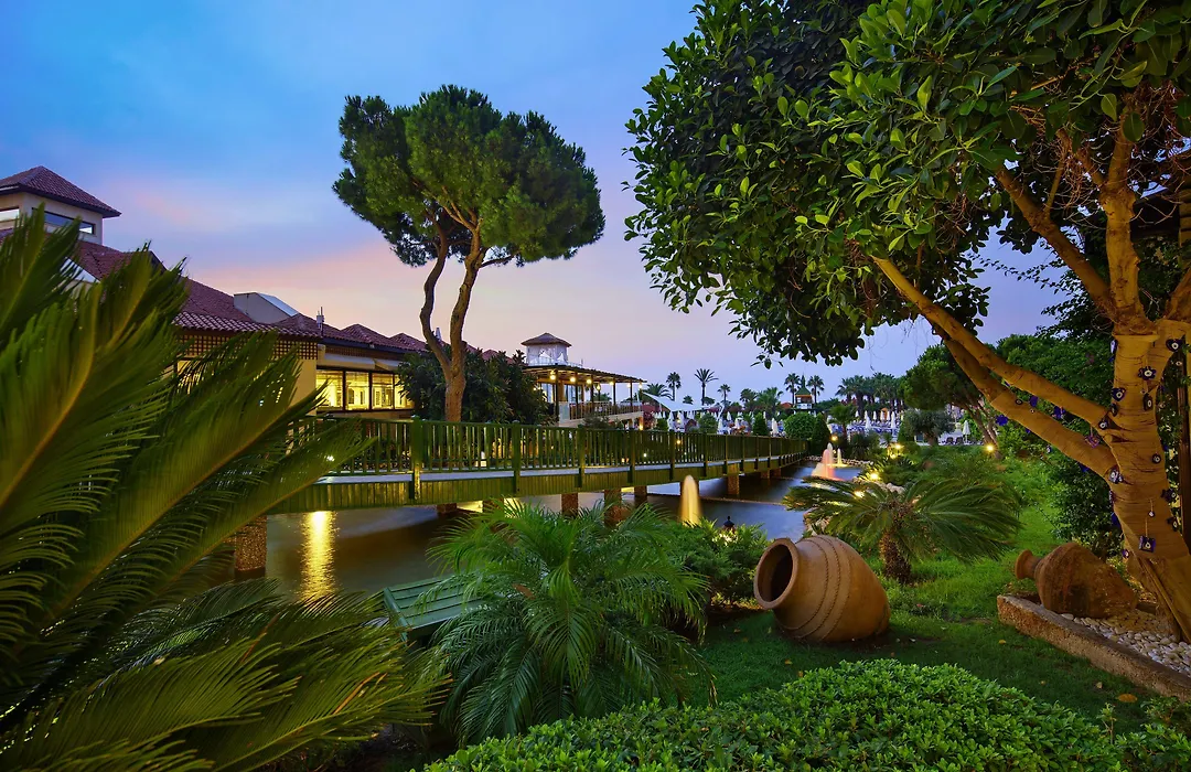 Bellis Deluxe Hotel & Heated For Winter Aqua Park-1