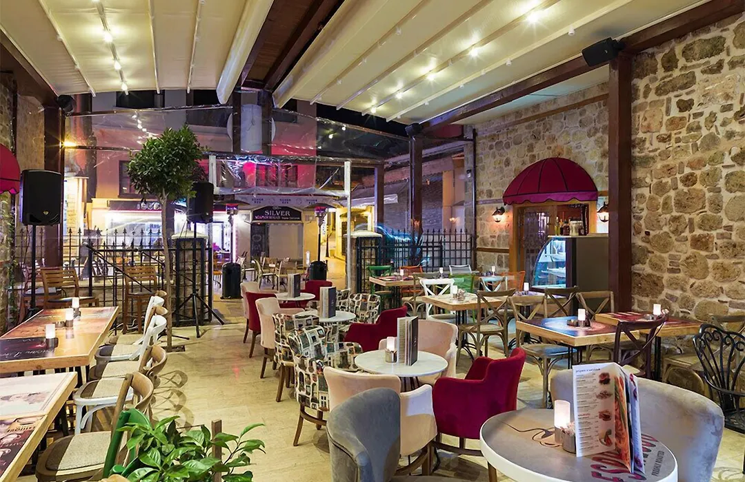 Goodman Hotel & Bistro-1